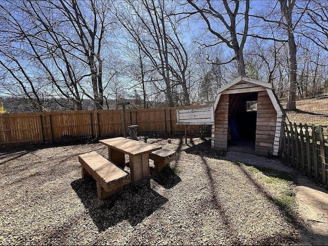 135 Coulter Ln, Forsyth, MO 65653 - fenced backyard with a shed
