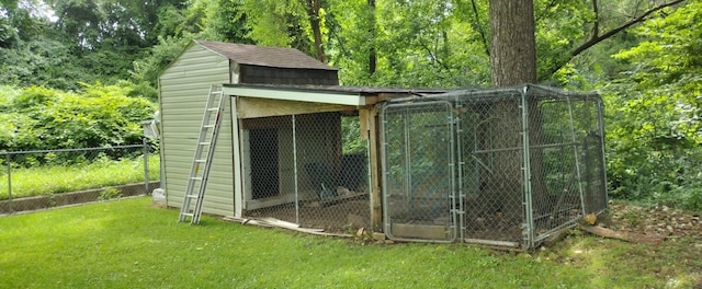 2431 N Kellett Ave, Springfield, MO 65803 - view of poultry coop featuring a view of trees