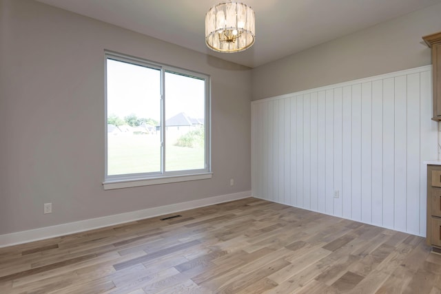 6059 S Clay Ave, Springfield, MO 65810 - spare room featuring a chandelier, healthy amount of natural light, and light wood-style flooring