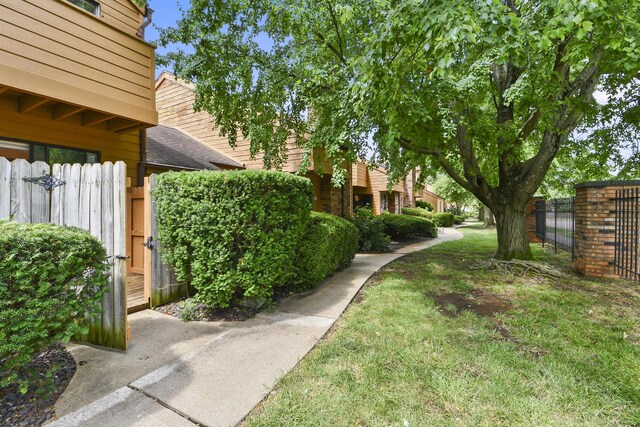3440 S Delaware Ave Unit 114, Springfield, MO 65804 - view of yard with a gate