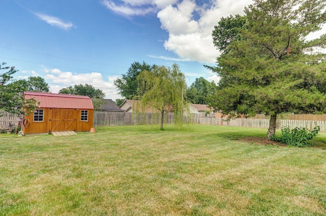 311 Northview Rd, Nixa, MO 65714 - view of yard featuring a storage unit
