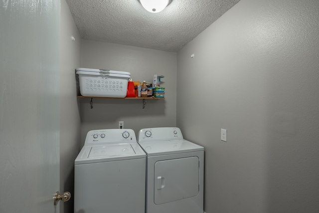 2981 W Highpoint St, Springfield, MO 65810 - washroom with separate washer and dryer and a textured ceiling