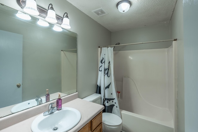2981 W Highpoint St, Springfield, MO 65810 - full bath featuring vanity, shower / bath combo, and a textured ceiling