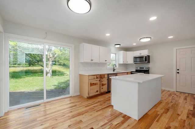 7208 N Farm Rd Unit 133, Springfield, MO 65803 - kitchen with stainless steel appliances, light countertops, light wood-type flooring, and recessed lighting