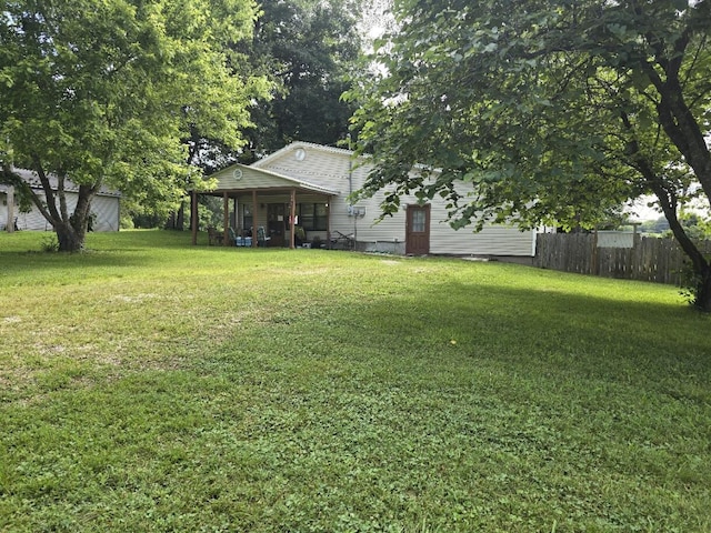 445 Monroe St, Thayer, MO 65791 - view of yard