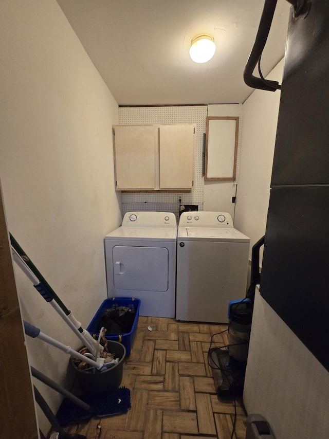 445 Monroe St, Thayer, MO 65791 - laundry area featuring independent washer and dryer and cabinet space