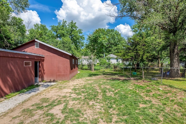 934 S New Ave, Springfield, MO 65806 - view of yard featuring an outbuilding and an outdoor structure