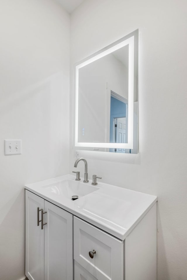 934 S New Ave, Springfield, MO 65806 - bathroom featuring vanity