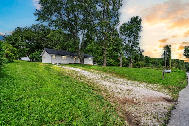 595 Johns Ford Rd, Sparta, MO 65753 - view of front facade with a yard and driveway