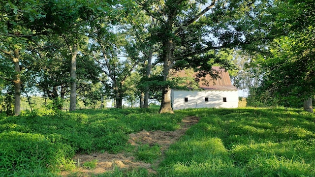 595 Johns Ford Rd, Sparta, MO 65753 - view of yard with an outbuilding