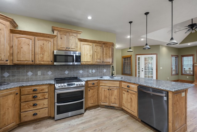 1225 W Wildcherry St, Ozark, MO 65721 - kitchen featuring stainless steel appliances, a peninsula, light wood-style flooring, backsplash, and recessed lighting