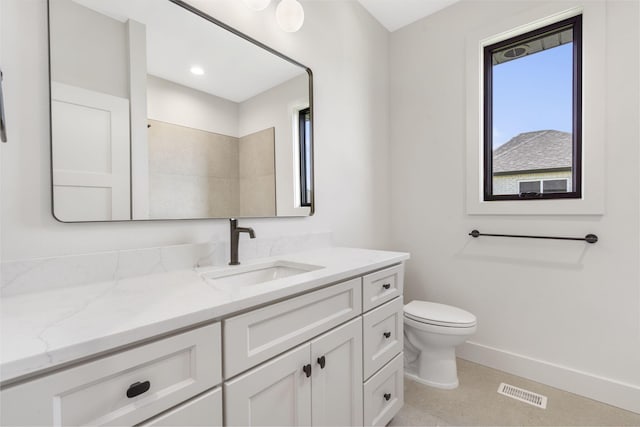 1632 Marlowe Ave, Springfield, MO 65802 - full bath with vanity and baseboards