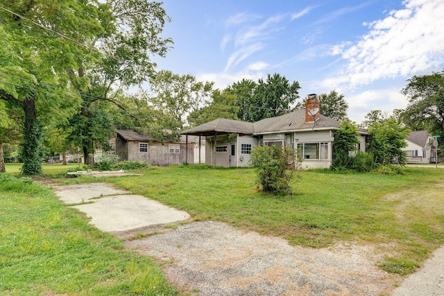 427 Morgan Ave, Aurora, MO 65605 - view of front of home featuring a front lawn and a chimney