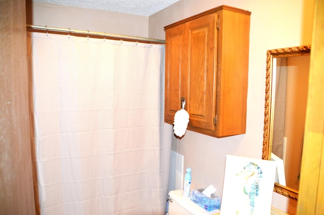 1761-1763 E Lark St, Springfield, MO 65804 - bathroom with a shower with curtain and a textured ceiling
