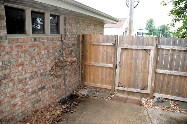 1761-1763 E Lark St, Springfield, MO 65804 - view of gate