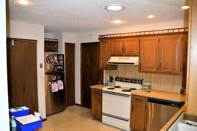 1761-1763 E Lark St, Springfield, MO 65804 - kitchen featuring range hood, stainless steel appliances, light countertops, a textured ceiling, and recessed lighting