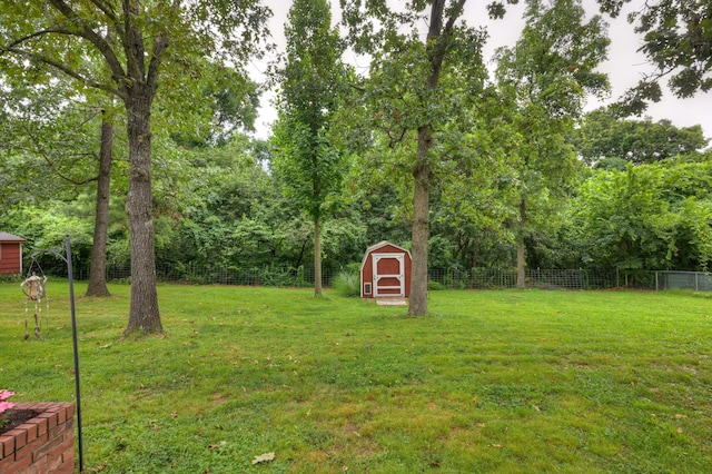 1706 Ankney Pl, Neosho, MO 64850 - fenced backyard with a storage shed