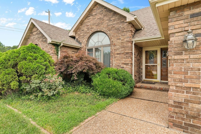 4081 E Kingsbury St, Springfield, MO 65809 - view of exterior entry featuring roof with shingles and brick siding