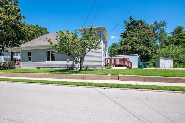 628 W Lynn St, Springfield, MO 65802 - view of front of house with a deck and a front yard
