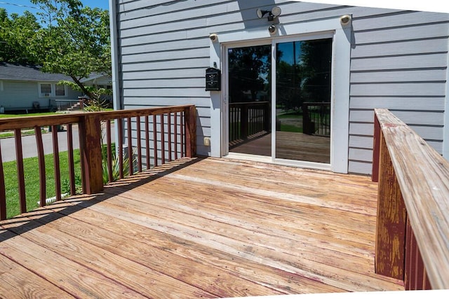 628 W Lynn St, Springfield, MO 65802 - view of wooden terrace