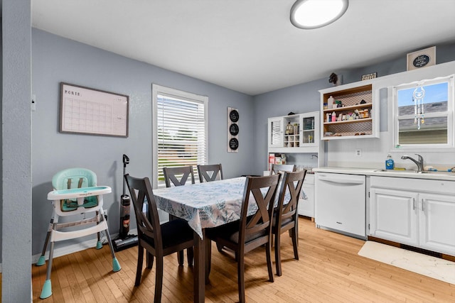 1860 E Division St, Bolivar, MO 65613 - dining area with light wood-style flooring and baseboards