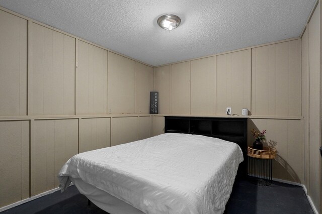 3239 W Erie St, Springfield, MO 65807 - bedroom with a textured ceiling and a decorative wall