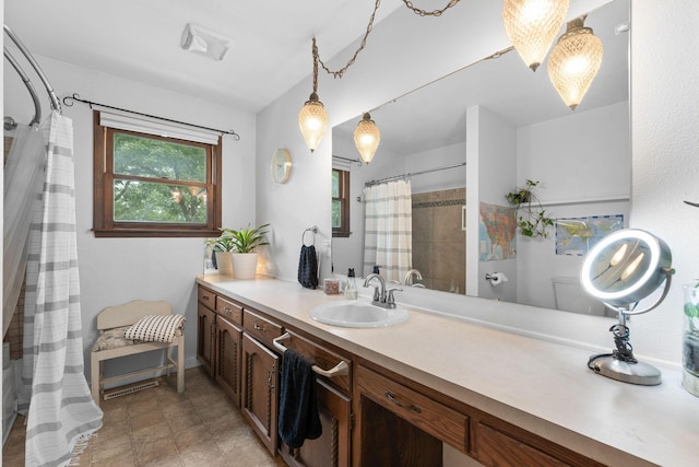 189 Pierce Pl, Forsyth, MO 65653 - bathroom featuring vanity and a shower with shower curtain