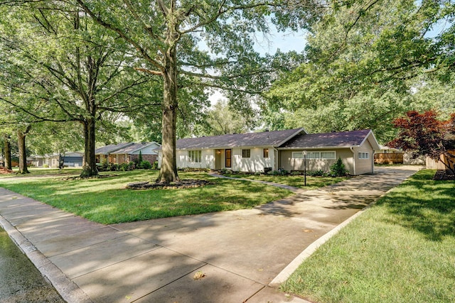 1923 S Cedarbrook Ave, Springfield, MO 65804 - ranch-style home featuring concrete driveway and a front yard