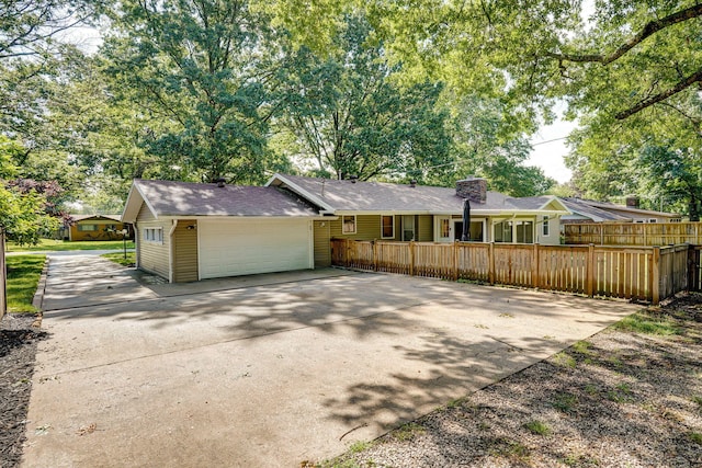 1923 S Cedarbrook Ave, Springfield, MO 65804 - single story home featuring driveway and a garage