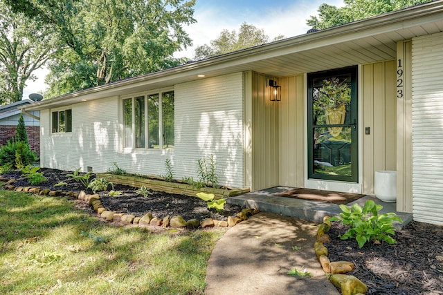 1923 S Cedarbrook Ave, Springfield, MO 65804 - entrance to property featuring brick siding