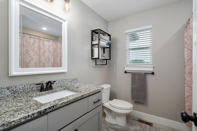 917 W Charlotte St, Republic, MO 65738 - full bath with vanity and baseboards