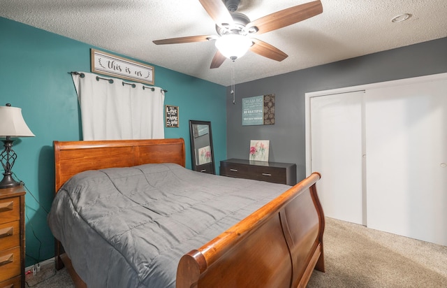 11240 State Hwy E, Rolla, MO 65401 - carpeted bedroom featuring a textured ceiling, a ceiling fan, and a closet