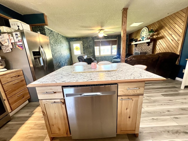 817 Fillmore St, Mount Vernon, MO 65712 - kitchen featuring dishwasher, a textured ceiling, light wood-style floors, light countertops, and ceiling fan