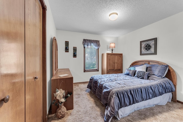 1011 W Tracy St, Springfield, MO 65807 - carpeted bedroom with a textured ceiling and baseboards