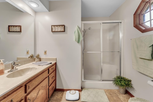 1011 W Tracy St, Springfield, MO 65807 - full bath featuring vanity and a shower stall