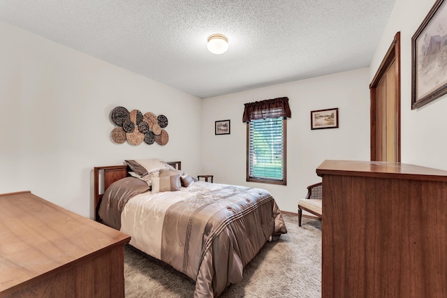 1011 W Tracy St, Springfield, MO 65807 - bedroom with light carpet and a textured ceiling