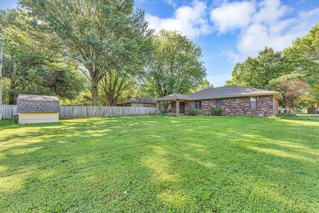 1011 W Tracy St, Springfield, MO 65807 - fenced backyard featuring a storage shed