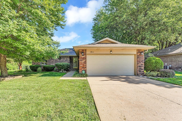 1011 W Tracy St, Springfield, MO 65807 - view of front of house with brick siding, a garage, and a front yard