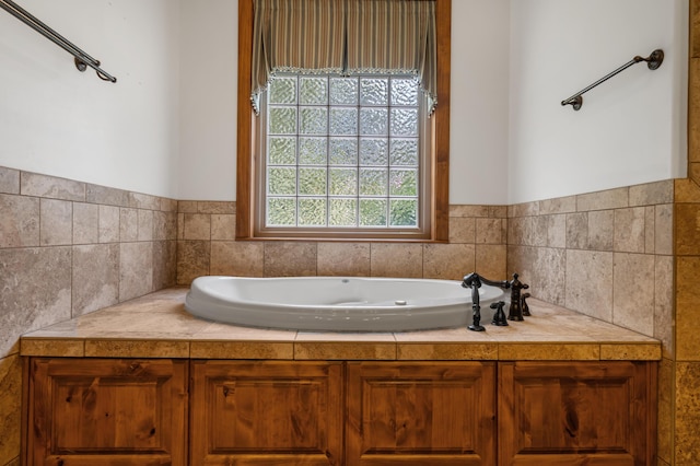744 Seven Pines Dr, Saddlebrooke, MO 65630 - full bath with a bath