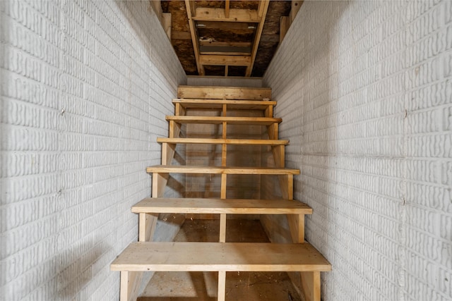 744 Seven Pines Dr, Saddlebrooke, MO 65630 - view of staircase