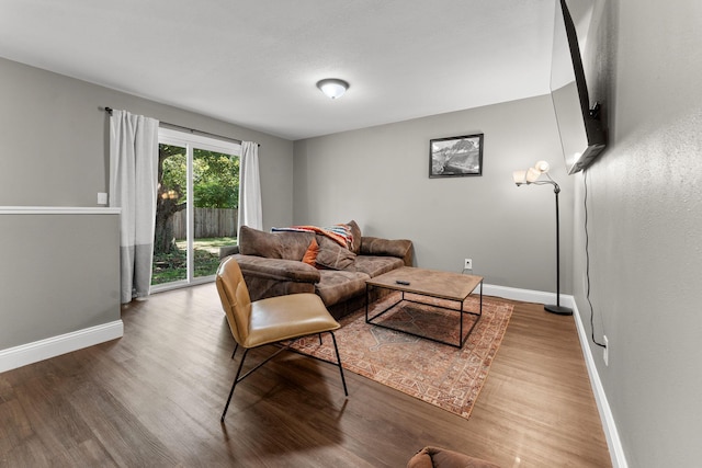 522 S Belcrest Ave, Springfield, MO 65802 - living area featuring wood finished floors and baseboards