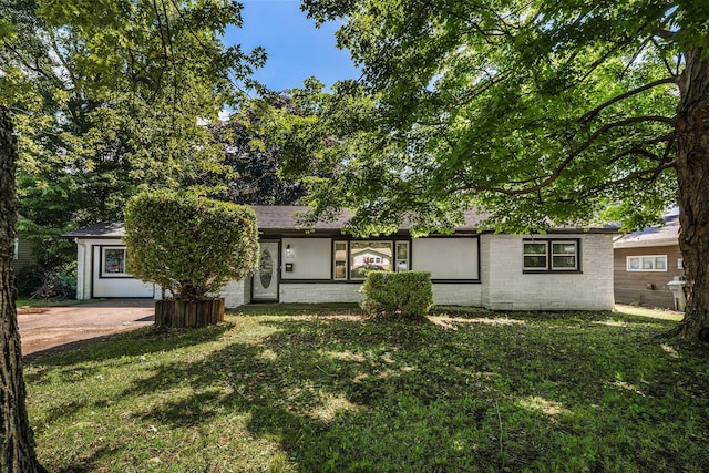 522 S Belcrest Ave, Springfield, MO 65802 - view of front of property featuring a front lawn and brick siding