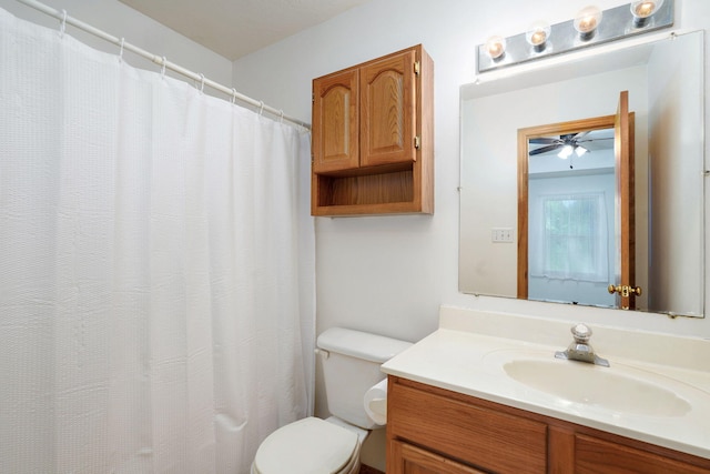 2816 N Pierce Ave, Springfield, MO 65803 - full bath featuring vanity, a ceiling fan, and a shower with curtain