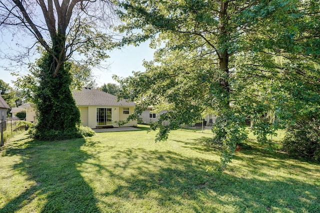2816 N Pierce Ave, Springfield, MO 65803 - view of yard with a patio area