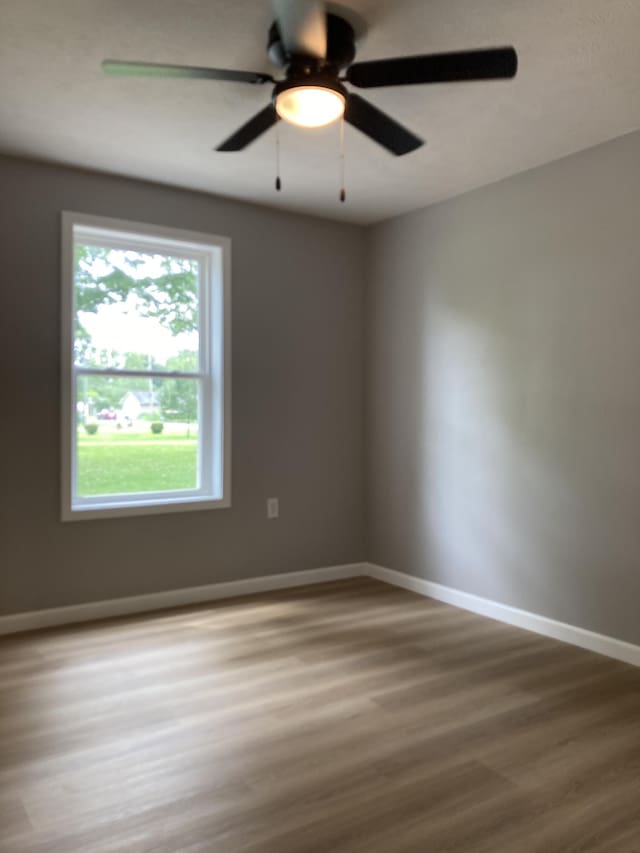 507 W Clouse St, Mountain Grove, MO 65711 - unfurnished room featuring wood finished floors and a ceiling fan