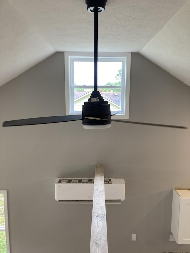 507 W Clouse St, Mountain Grove, MO 65711 - detailed view of a textured ceiling