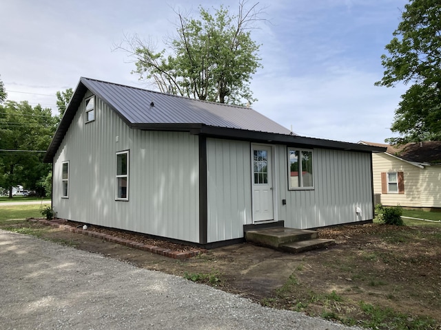 507 W Clouse St, Mountain Grove, MO 65711 - view of front of home with a metal roof and board and batten siding