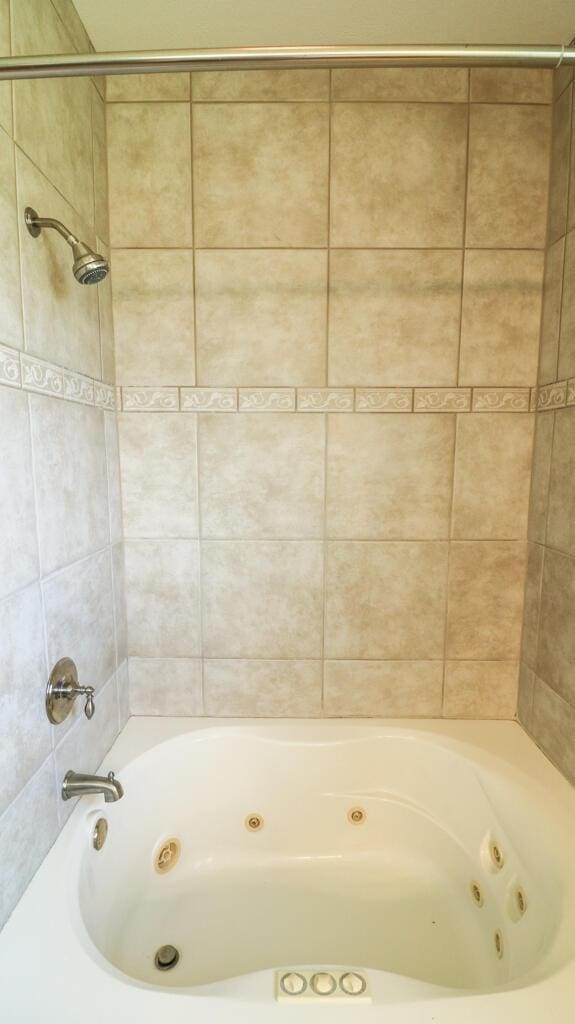 5546 S Aspen Dr, Battlefield, MO 65619 - full bath featuring a combined bath / shower with jetted tub