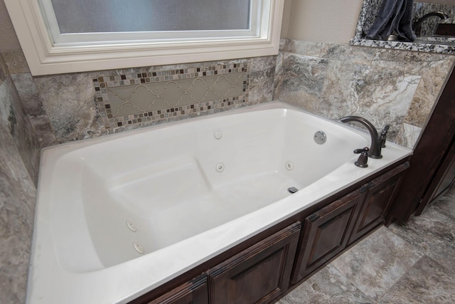 4604 E Kentbrook Dr, Springfield, MO 65802 - bathroom featuring a whirlpool tub