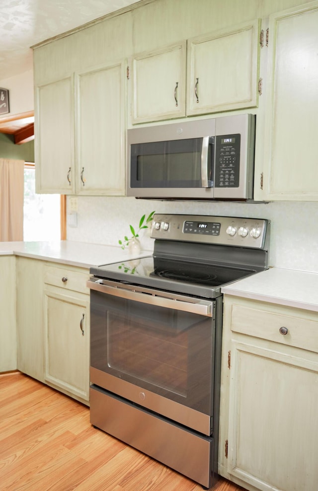 619 Rte H, Greenfield, MO 65661 - kitchen featuring appliances with stainless steel finishes, light countertops, and light wood-type flooring